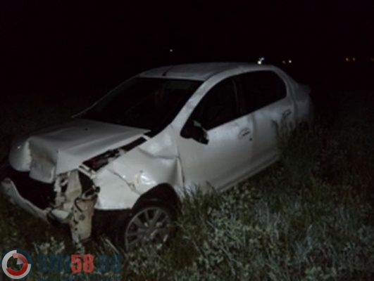 v-nikolskom-rayone-logan-vrezalsya-v-samodelnyy-traktor-est-postradavshiy