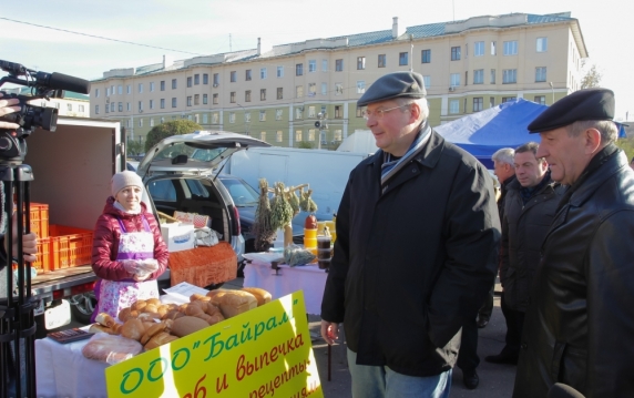 na-yarmarku-priekhalo-vdvoe-bolshe-torgovtsev