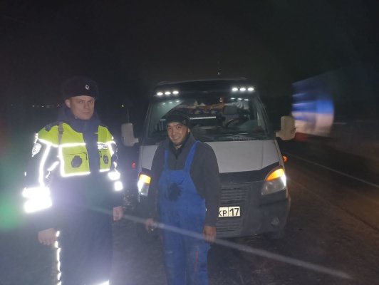 В Бессоновском районе инспекторы ДПС помогли водителю поменять коробку передач