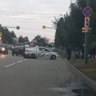 На Кижеватова в Пензе столкнулись мотоциклист и такси