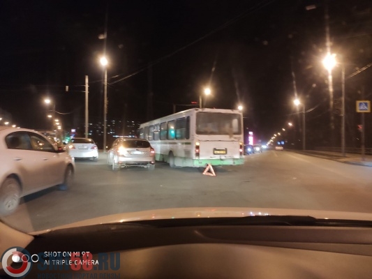 В Пензе водитель автобуса нарушил правила и устроил ДТП