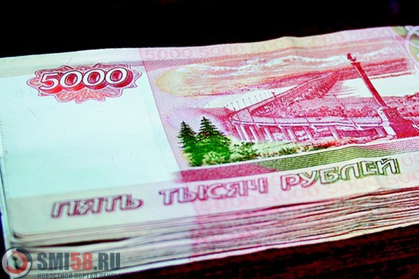 kuznechanin-pytalsya-rasplatitsya-v-magazine-knizhnoy-zakladkoy