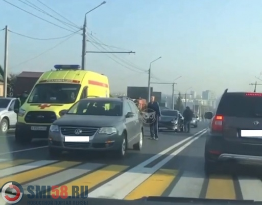 В утреннем ДТП на улице Карпинского в Пензе пострадал мужчина