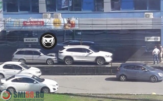 В Пензе иномарка получила удар сзади у окна МакАвто