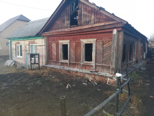 После гибели троих человек при пожаре в Каменке возбуждено уголовное дело