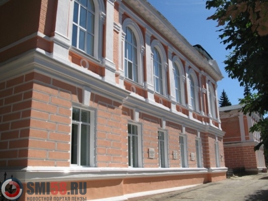v-penze-roditeli-uchenikov-gimnazii-4-vozmushcheny-otsutstviem-parkovok