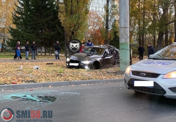 В пензенском Арбеково автомобиль BMW вылетел с проезжей части