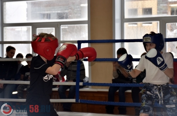 gubeator-i-mer-pobyvali-v-gostyakh-u-vospitannikov-shkoly-olimpiyskogo-rezerva-po-boksu
