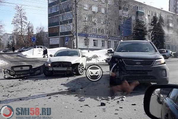 Участники ДТП на улице Кулакова в Пензе перегородили дорогу