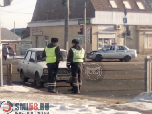 В Пензе ВАЗ столкнулись с автомобилем ДПС