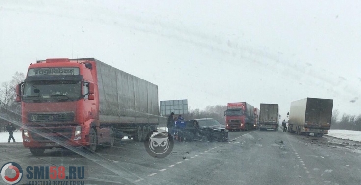 Иномарка попала в жесткое ДТП на трассе в Пензенской области