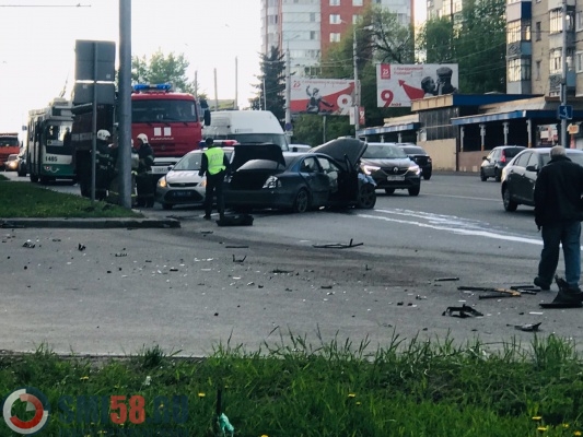 В Пензе Mercedes вылетел на встречку и устроил жесткое ДТП