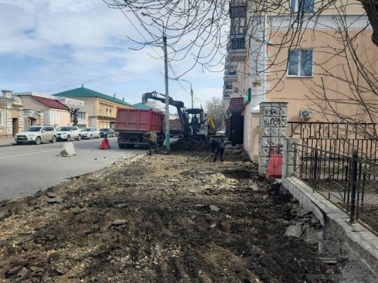 na-ulitse-bakunina-v-penze-razryli-trotuary