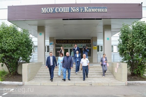 shkolu-v-kamenke-eshche-raz-vklyuchat-v-programmu-kapremonta-dlya-zameny-okon
