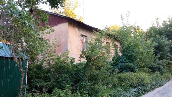Жильцам аварийного дома в мокшанском селе предлагают оставаться в нем еще 9 лет