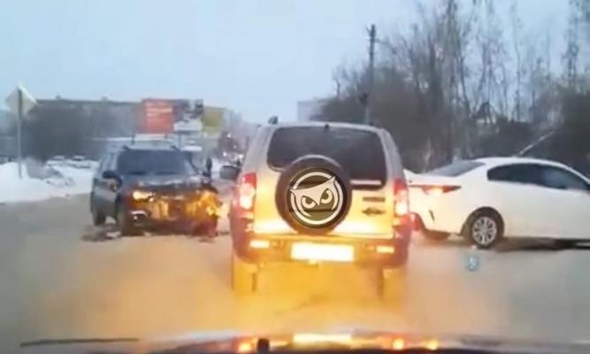 Момент ДТП на въезде в пензенский Спутник попал на видео