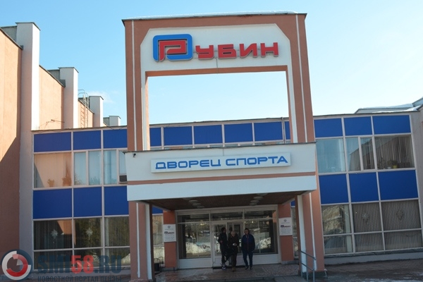 dvorets-sporta-rubin-v-penze-ostalsya-bez-kholodnoy-vody