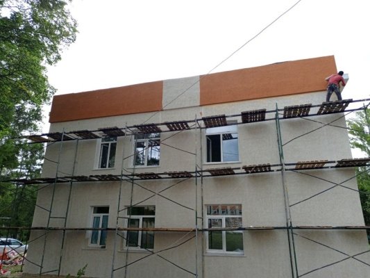 В инфекционном корпусе Каменской ЦРБ отремонтировали крышу