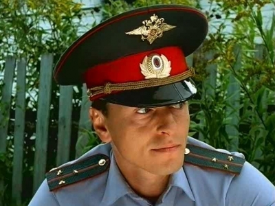 brakoner-okazalsya-na-skame-podsudimykh-za-to-chto-tolknul-uchastkovogo