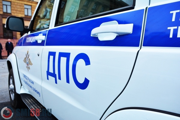 В ДТП с двумя грузовиками под Пензой пострадали два человека