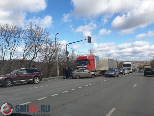 Тройное ДТП на трассе в Пензе спровоцировало затор