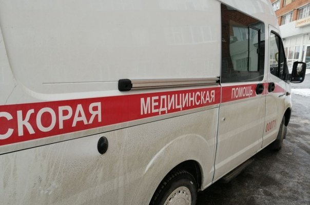 При столкновении внедорожника с грузовиком в Пензе пострадали двое детей