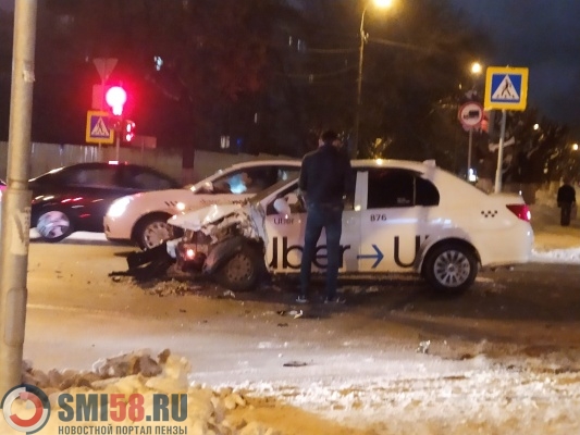 В ДТП на улице Куйбышева разворотило «Uber»
