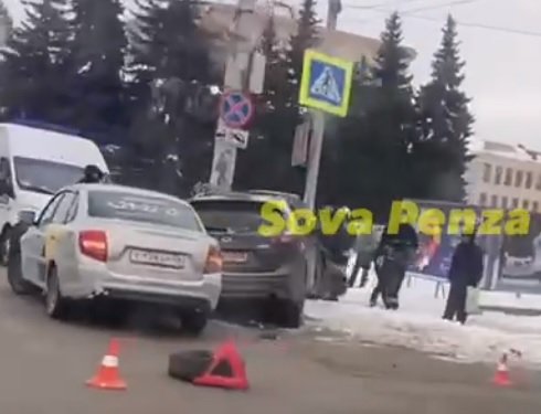 27-летняя водительница Mazda доставлена в больницу после ДТП