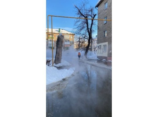 На улице Калинина в Пензе прорвало теплосеть