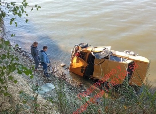 В Пензенском районе автомобиль упал в Сурское водохранилище