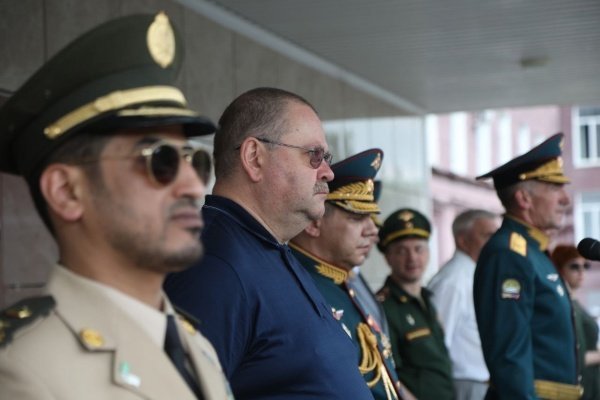 Мельниченко пришел на выпускной артинститута в Пензе