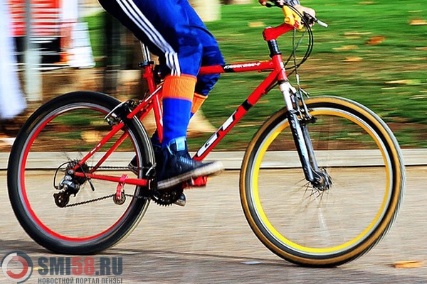 v-penze-mashina-naekhala-na-velosipedista