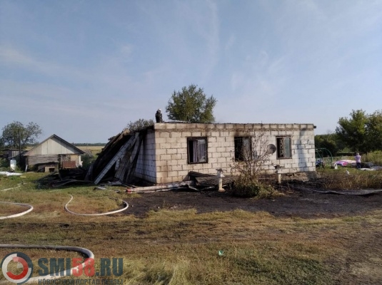 В Бессоновском районе ранним утром вспыхнул дом
