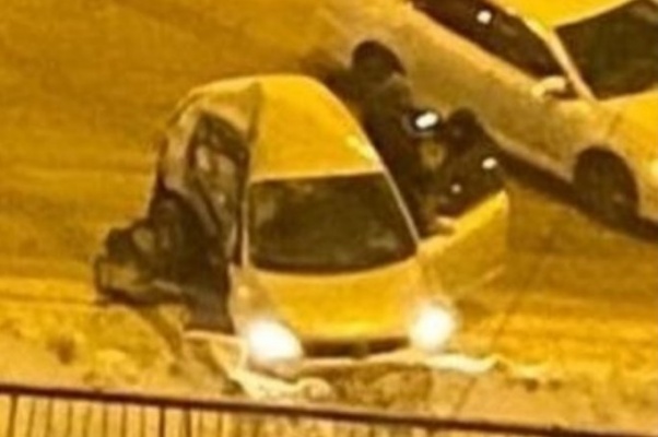 Крыша автомобиля превратилась в гармошку из-за ДТП на путепроводе в Пензе