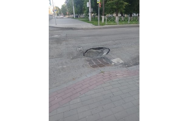 На улице Пушкина в Пензе провалился свежий асфальт