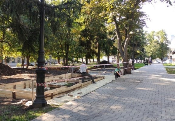 В Лермонтовском сквере в Пензе начались работы над будущим туалетом и турцентром