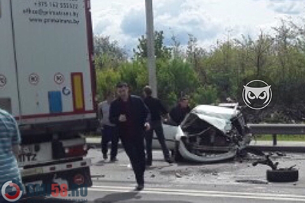 В Пензе на трассе «Урал» разбился легковой автомобиль