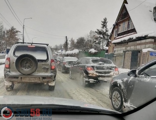 В Пензе не удалось избежать транспортного коллапса даже без снегопада