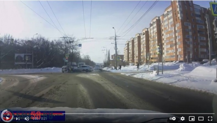 В Пензе два таксиста не поделили перекресток на улице Калинина