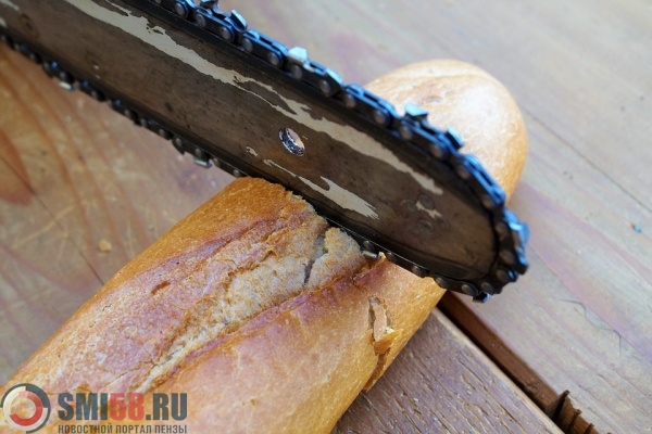 zhitel-penzy-pytalsya-raspilit-dver-v-kvartiru-byvshey-zheny-benzopiloy