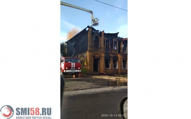 В Кузнецке 32 пожарных тушили расселенный дом