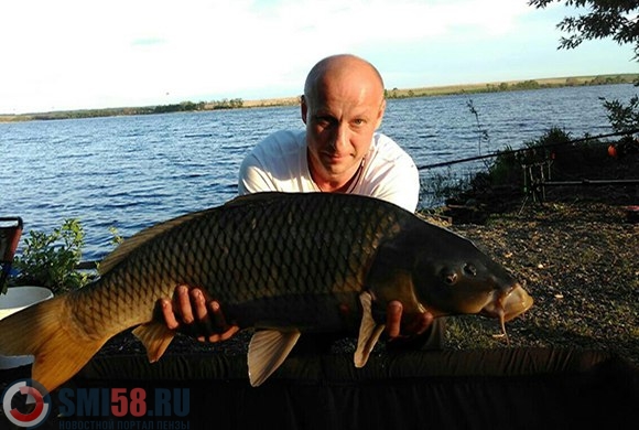 penzenets-poymal-na-obychnuyu-udochku-karpa-na-13-kilogrammov