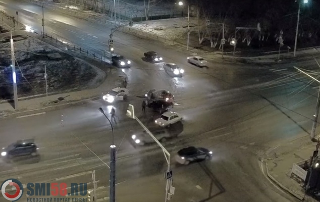 poyavilos-video-momenta-zhestkogo-dtp-na-povorote-v-penzenskiy-sputnik