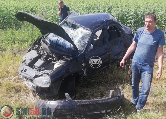 Уснувший водитель уничтожил свой автомобиль на трассе в Городищенском районе