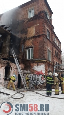 Пожарным удалось отстоять офисное здание на улице Гладкова