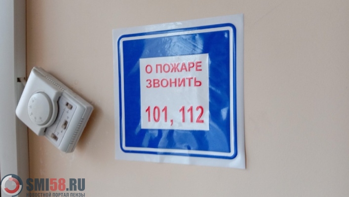 Пять человек вывели из дома с горящим электрощитком в Лунинском районе