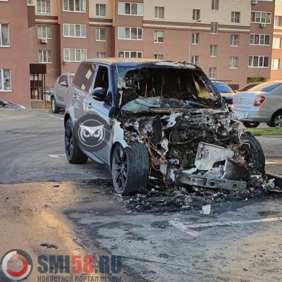 В пензенском Арбеково загорелись Land Rover и Chevrolet