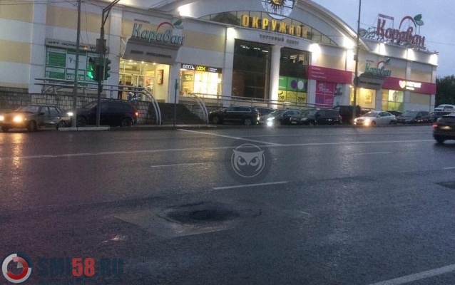 opredelena-prichina-provala-asfalta-na-ulitse-okruzhnoy-v-penze