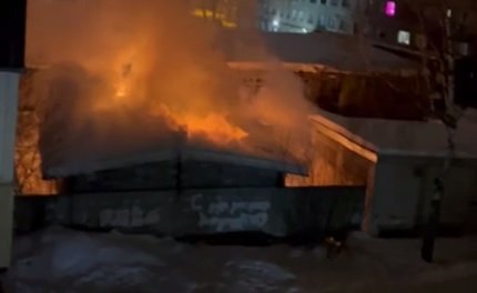 В Пензе гараж на улице Медицинской тушили 22 пожарных