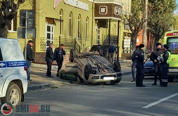 В ГИБДД прокомментировали ДТП с перевернувшейся иномаркой в Пензе